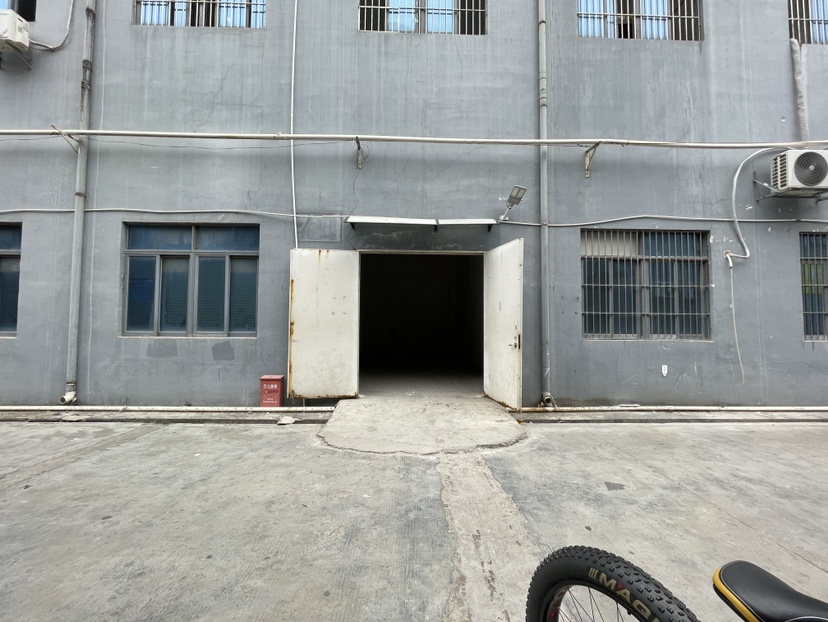 福永工业园区一楼380平方厂房仓库出租。