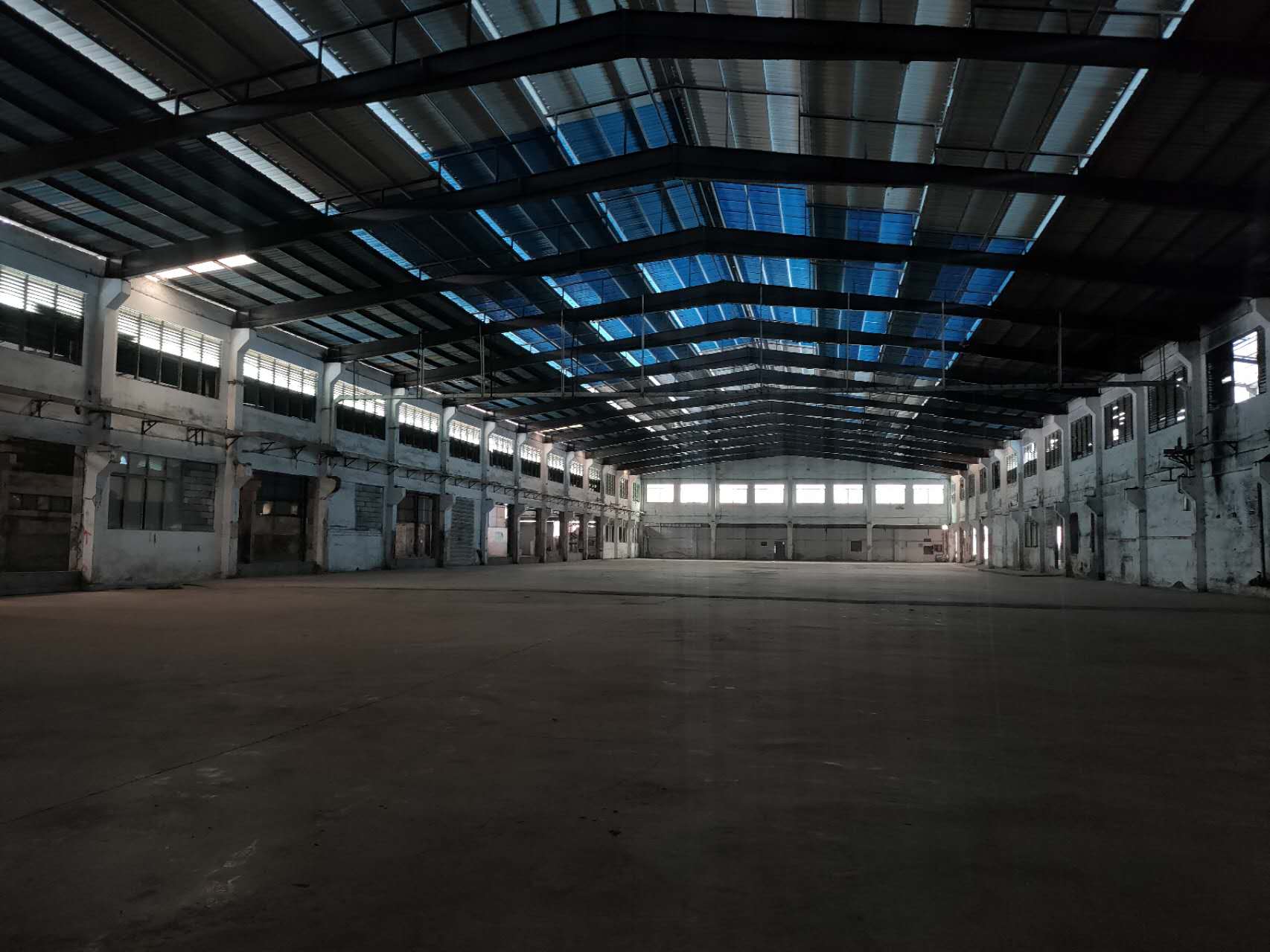 新塘工业区单一层厂房仓库出租面积5500方空地大可进拖头可分