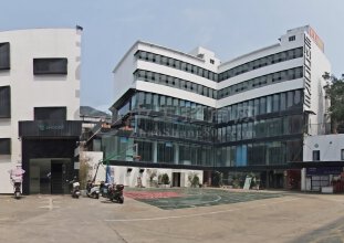 深圳宝安西乡洲石路独门独院精装修原房东12000平办公室厂房