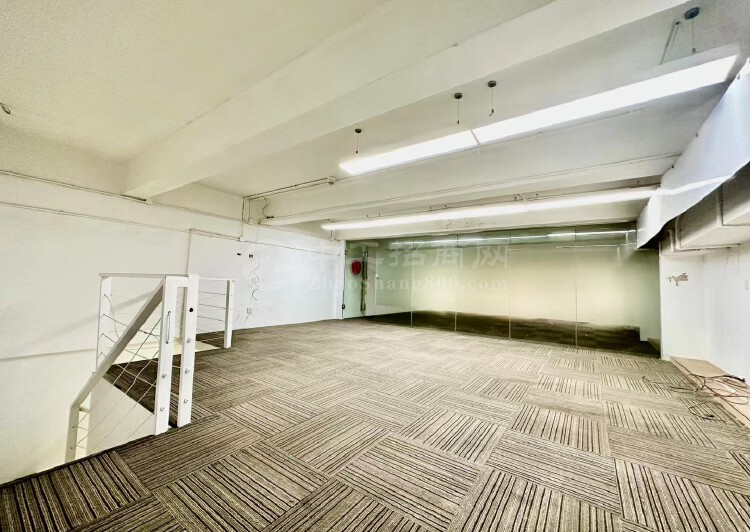 华侨城创意园稀缺loft复式办公室358平采光通透园区环境好5