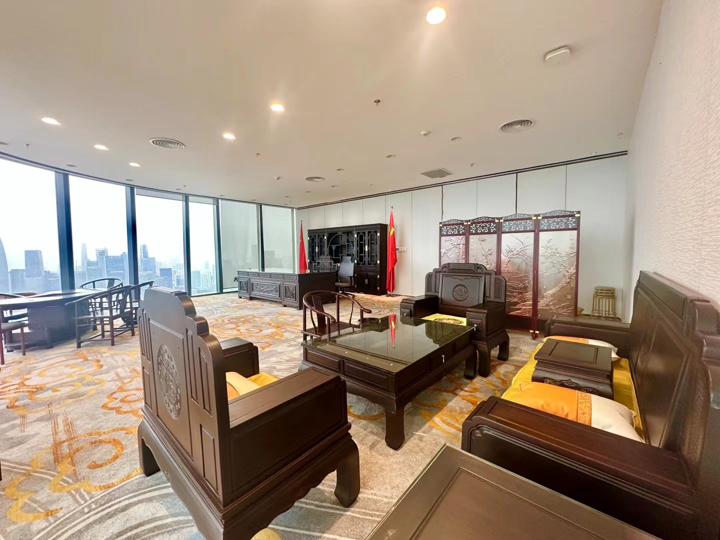 深圳南山整层最高端的装修，最美的景观，最豪华的家私，一应俱全