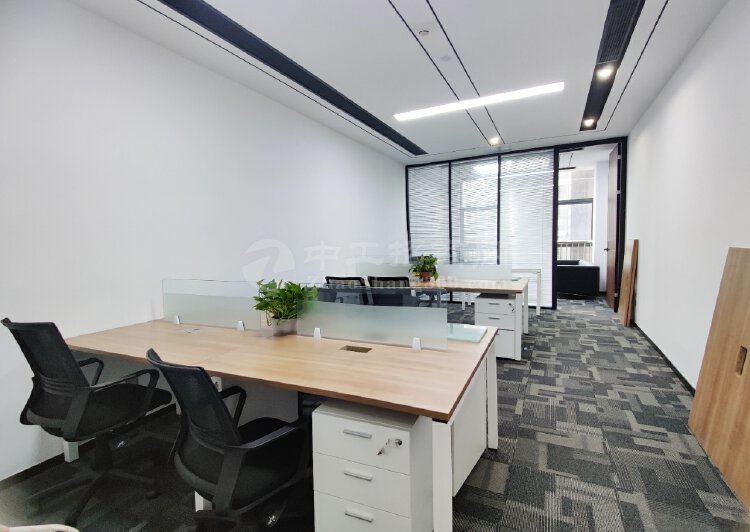 南山科技园大族创新大厦78平精装修配全套办公家具出租3