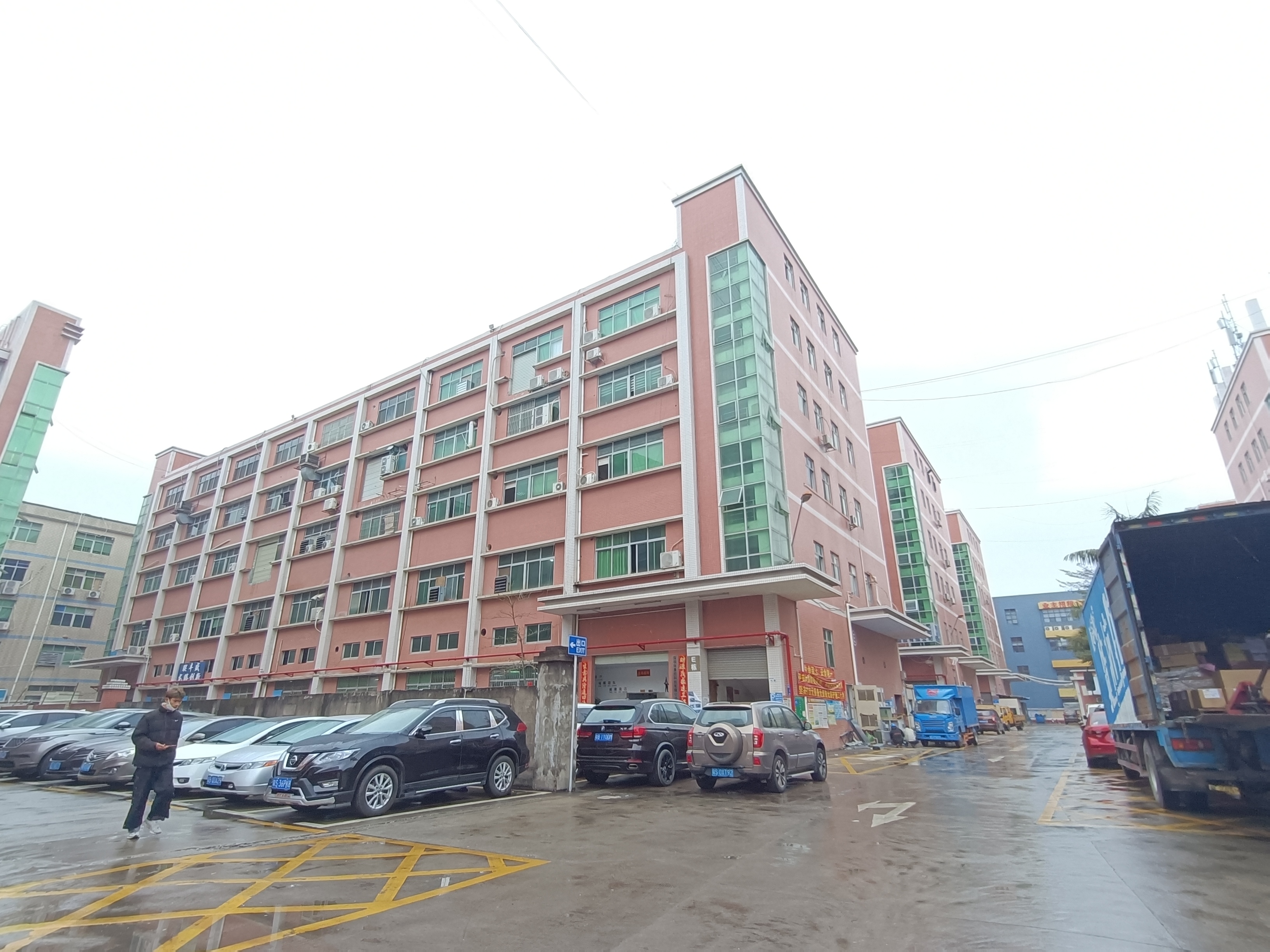 龙华汽车站1500平一楼厂房出租层高7米高可做仓库和机加工