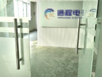 凤岗雁田三楼500平厂房有办公室装修，适合电商贸易数据线
