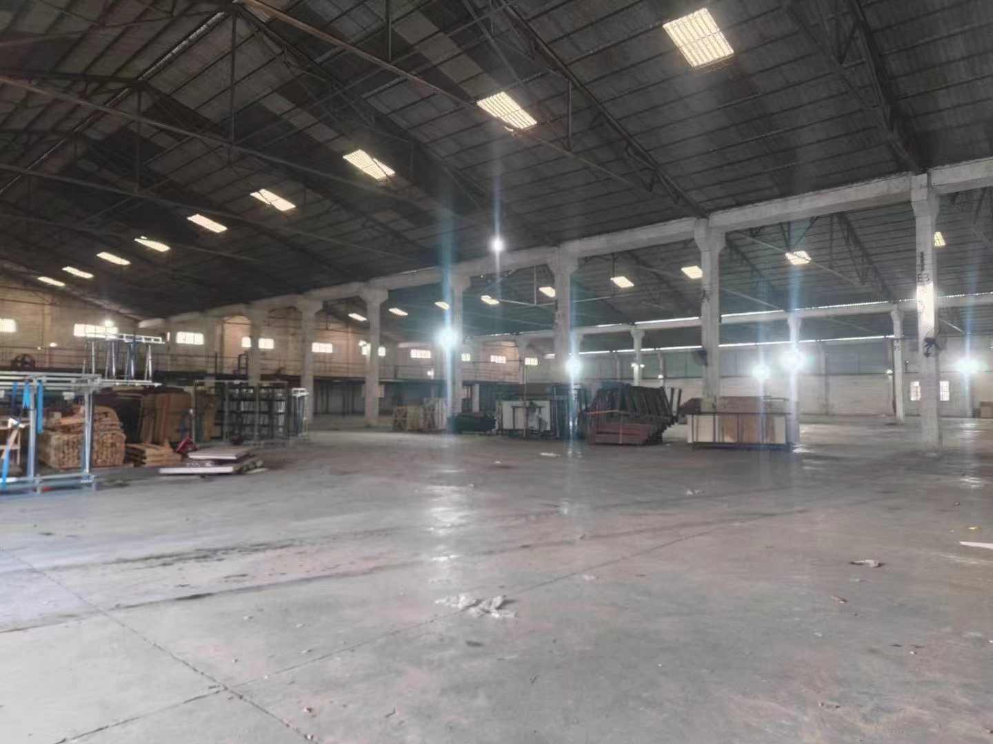南庄新出14000平方钢结构仓库，大小面积分租，价格便宜优惠