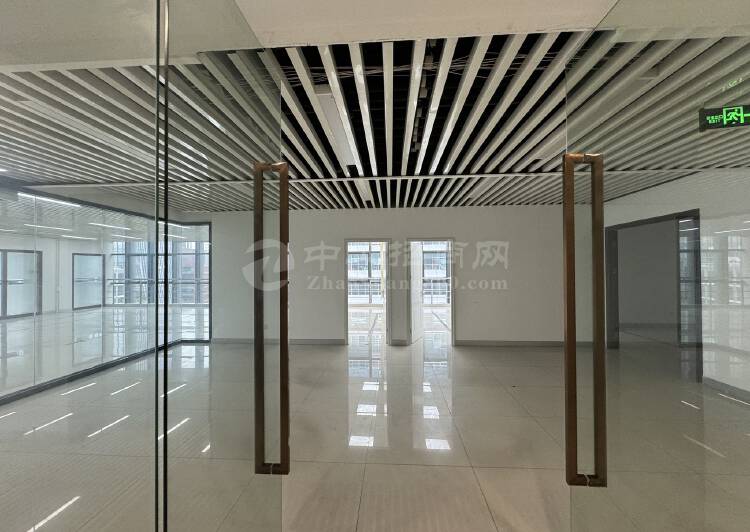 免租期1年南山科技园整层1500平带装修办公室出租1