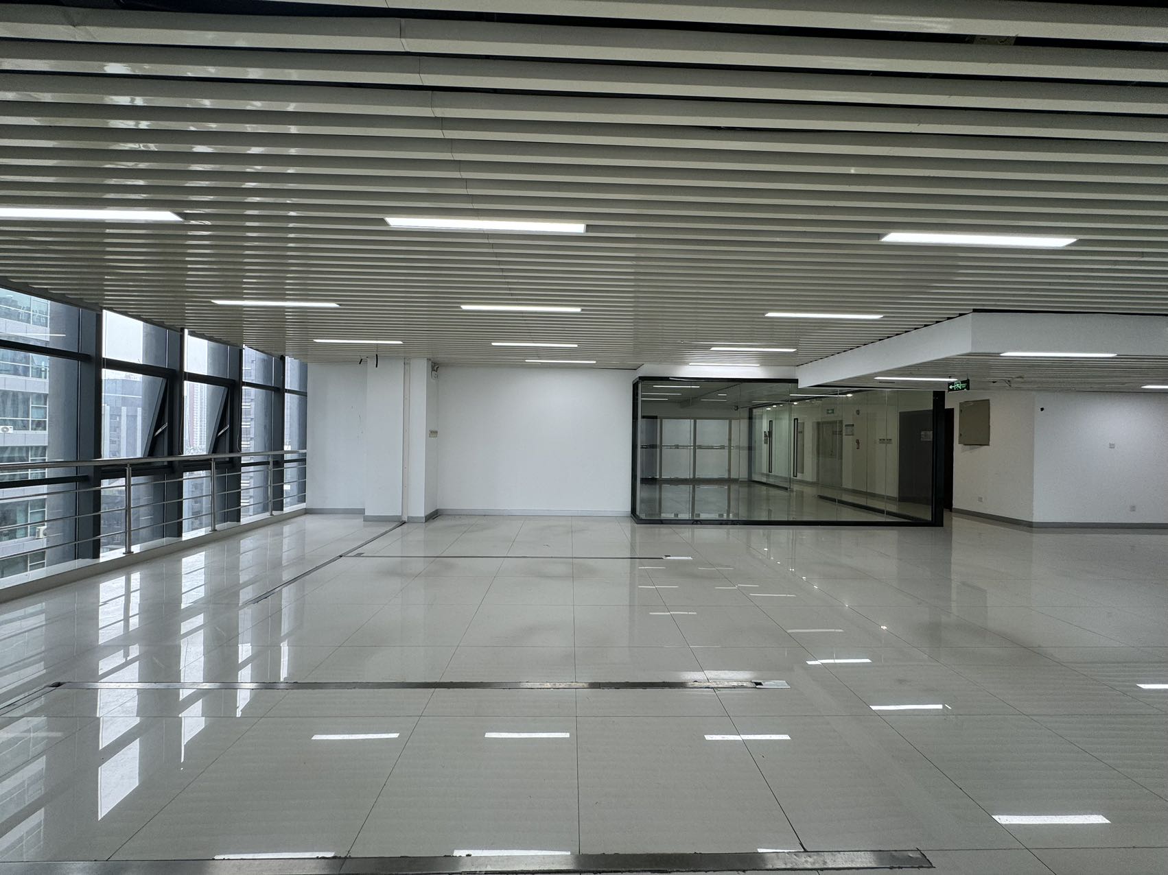 免租期1年南山科技园整层1500平带装修办公室出租