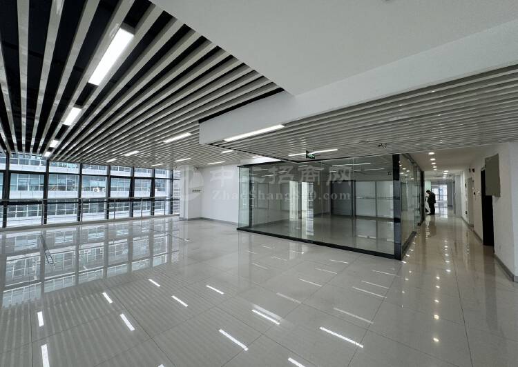 免租期1年南山科技园整层1500平带装修办公室出租3