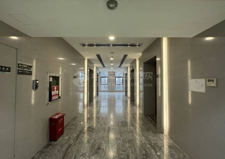免租期1年南山科技园整层1500平带装修办公室出租4