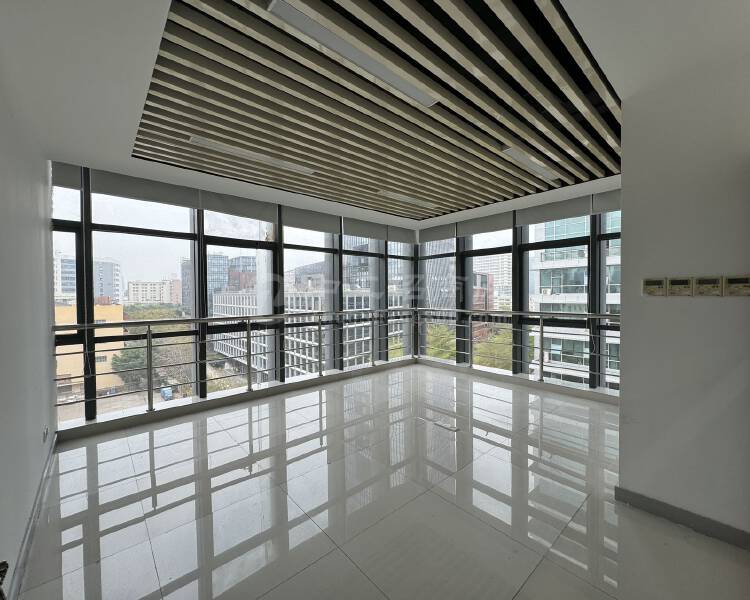 免租期1年南山科技园整层1500平带装修办公室出租