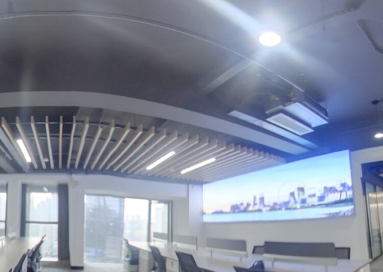 龙华清湖地铁站精装修办公室4+1格局，全景落地窗，视野非开阔1