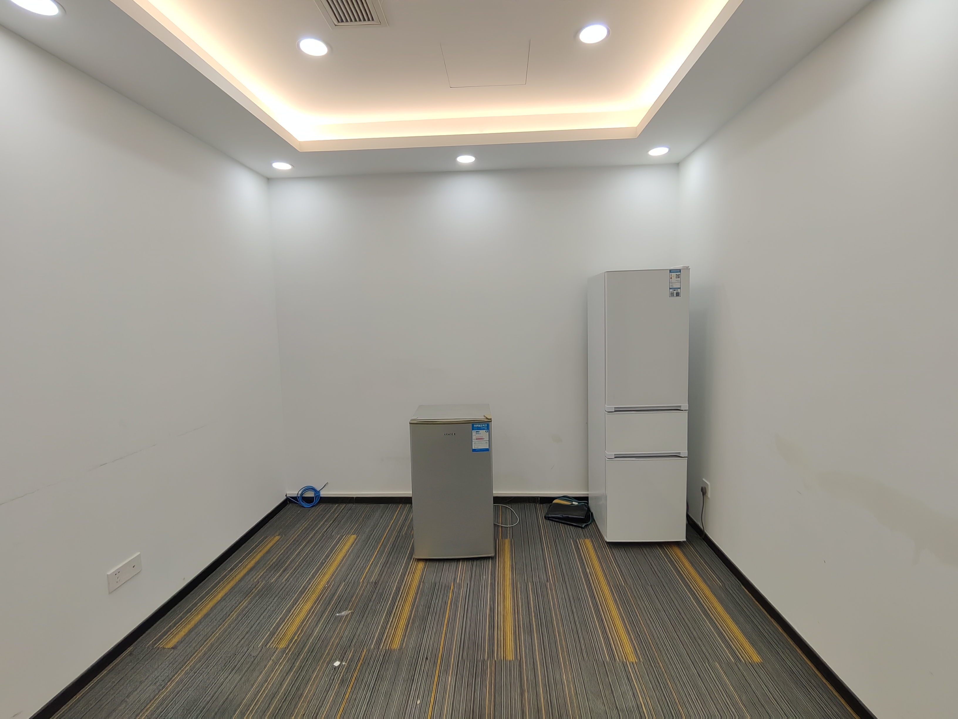 龙华红山地铁口精装修拎包入住办公室256平方2+1格局