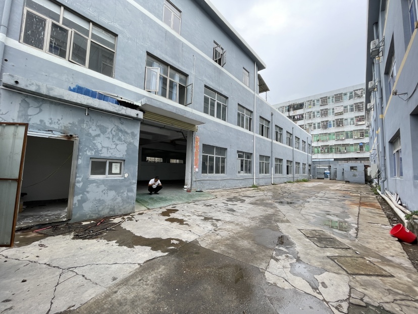 福永工业园区精装修2480平方厂房仓库出租。