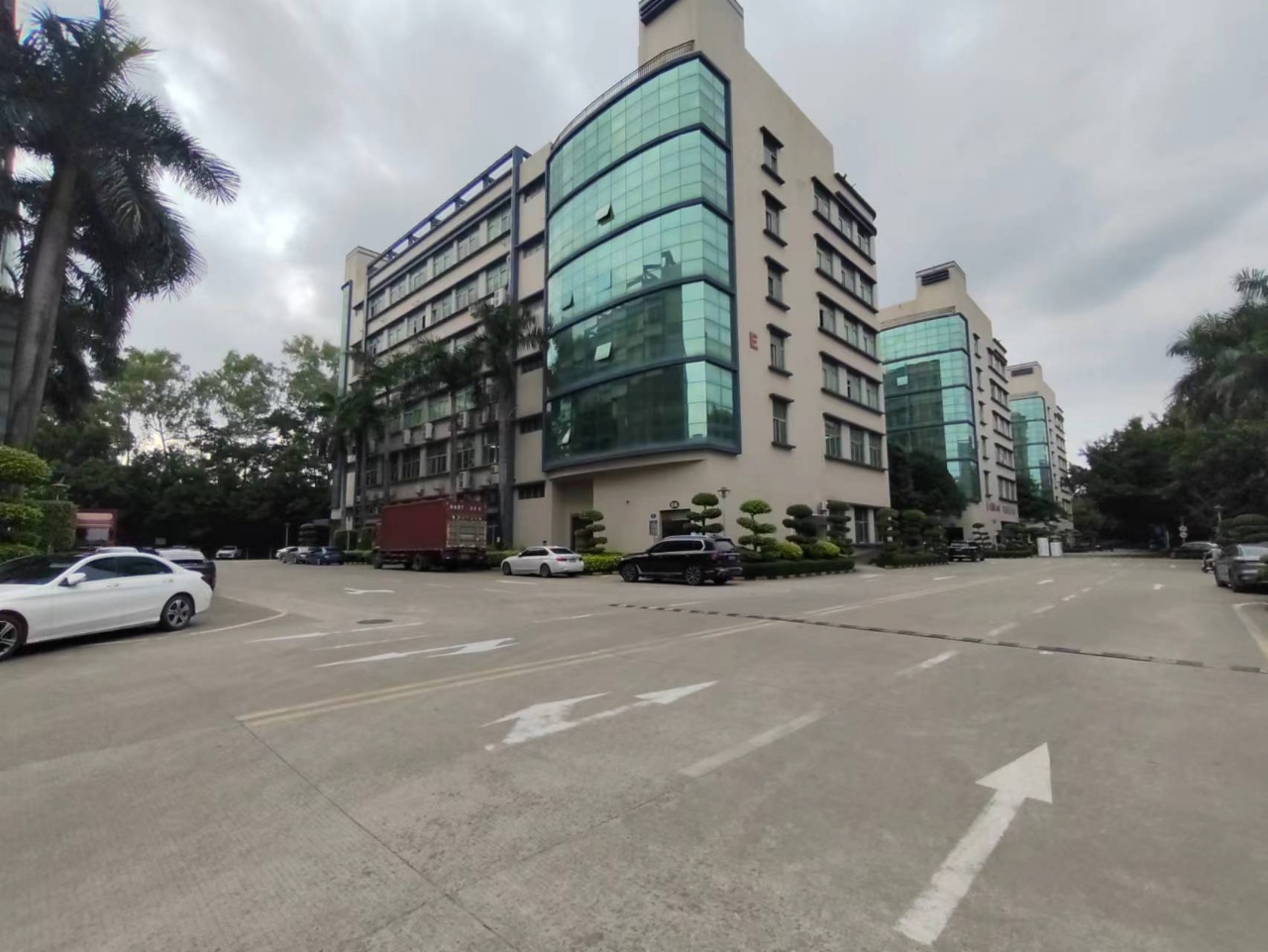 龙华清湖科技园655平厂房，层高4.5米适合办公电商仓库展厅