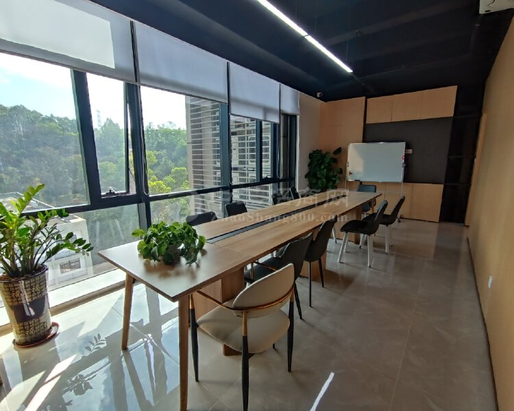天河区高塘石地铁站，豪华装修办公室315平出租。