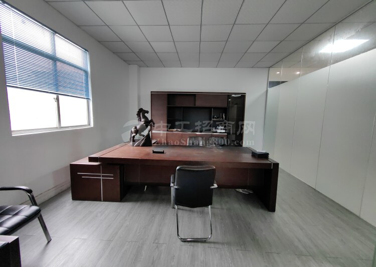 新塘镇太平洋工业区后门精装办公室370平方25元一平1