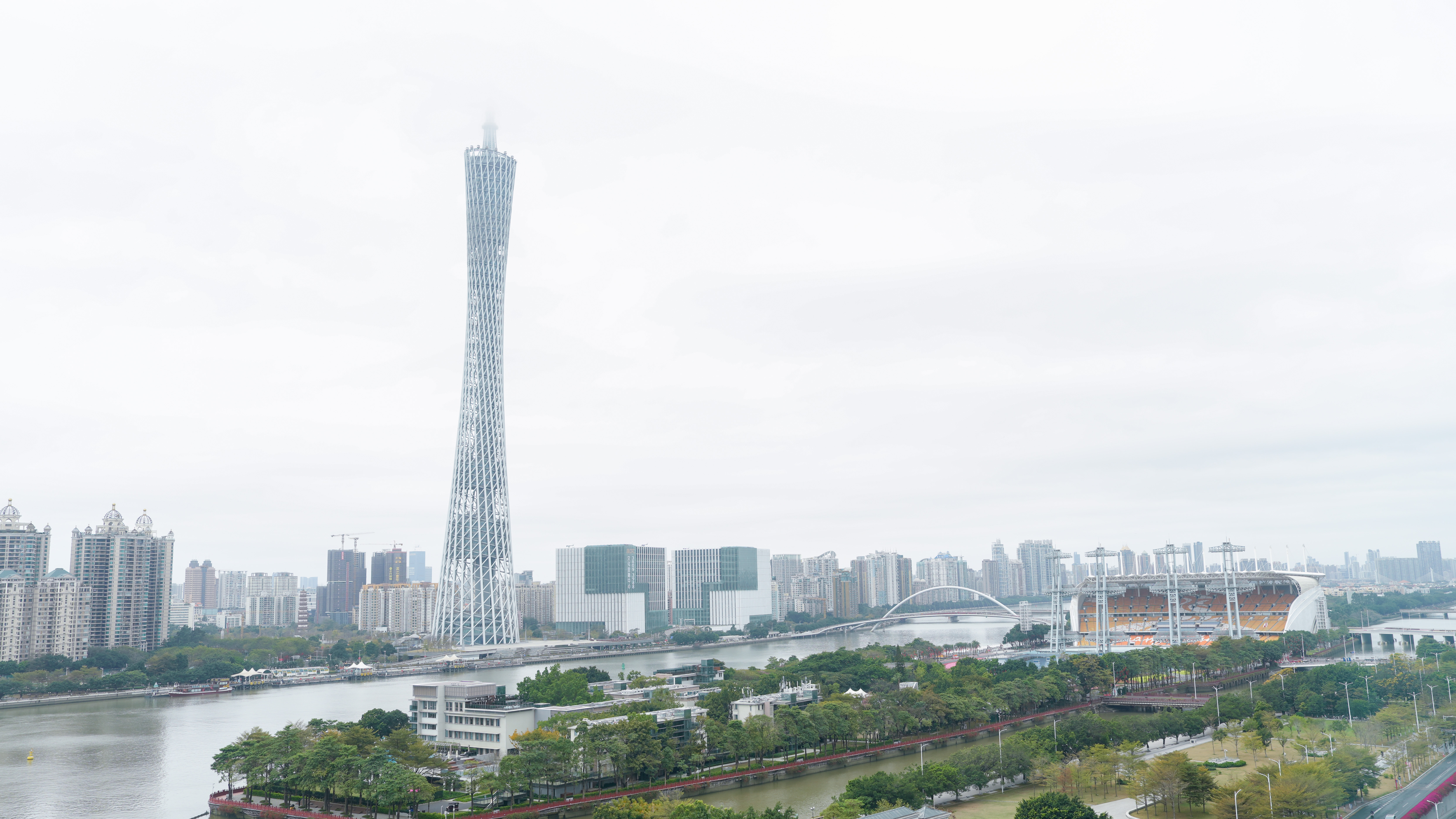 天河区猎德村甲级写字楼，豪华装修办公室676平出租。3