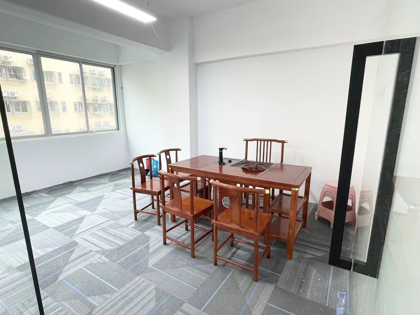 天河棠东地铁口小面积办公室出租新出户型:105平，2+1格局