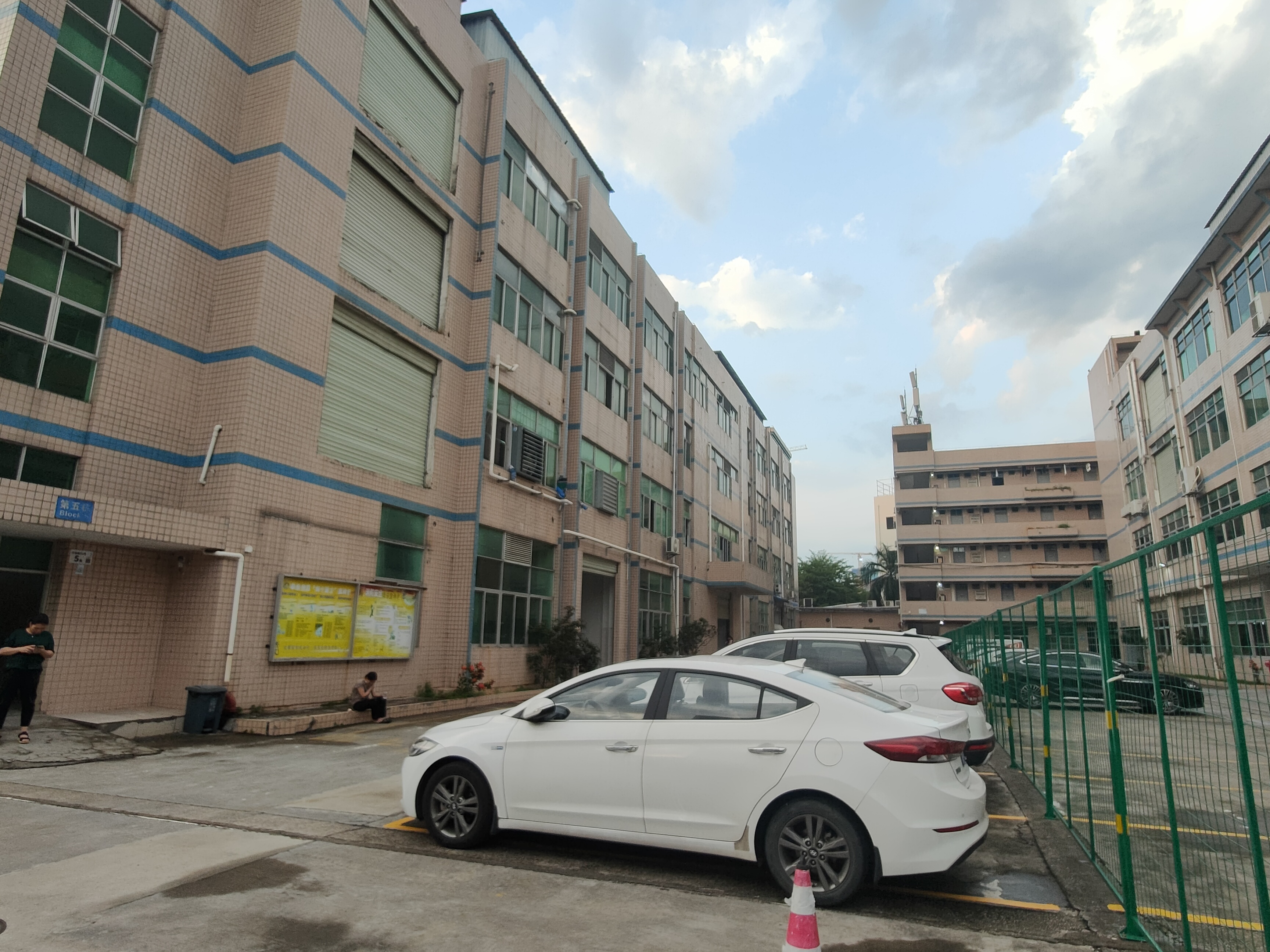 平湖富民工业区一楼800平厂房仓库出租可分租超大空地