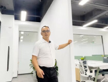 深圳北龙华壹城中心边上精装修办公室268平，带三个隔间绿色的