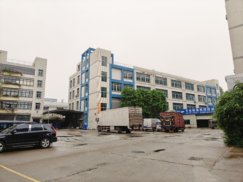 番禺南村工业园区2300方出租，适合服装生产，仓库等行业