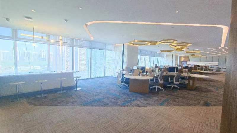 出租深圳坪山创新广场写字楼300平方50平方起分带办公家具。