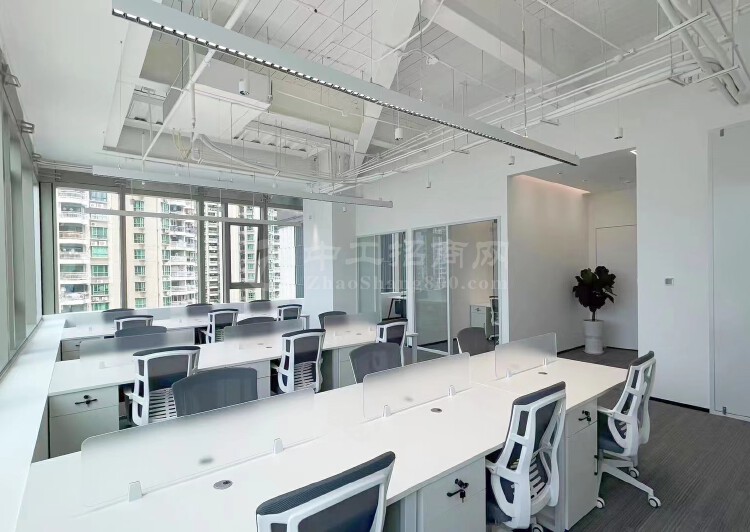 宝安宝华地铁口，甲级写字楼整层办公室2000平，带办公家具8
