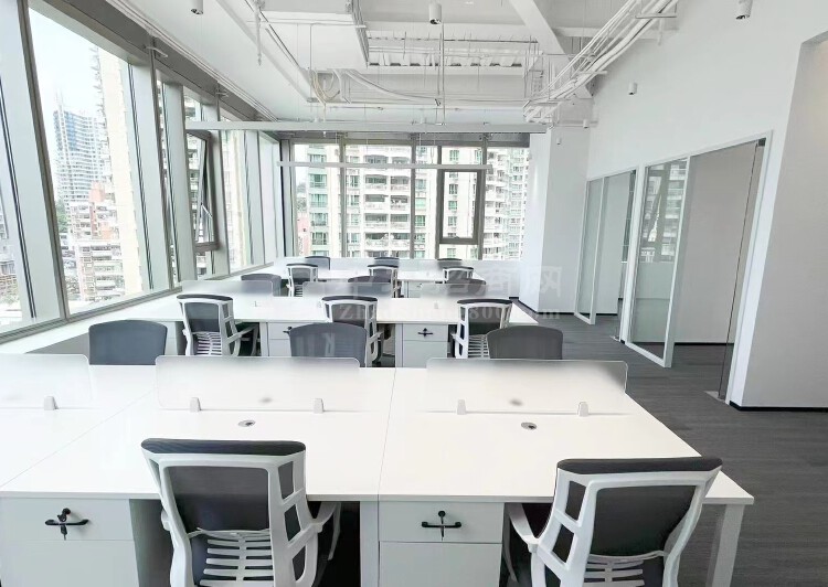 宝安宝华地铁口，甲级写字楼整层办公室2000平，带办公家具7