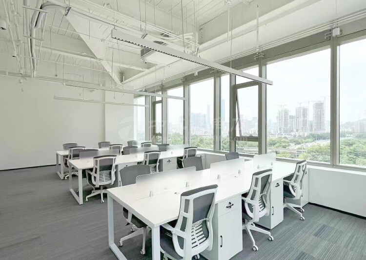 宝安宝华地铁口，甲级写字楼整层办公室2000平，带办公家具1