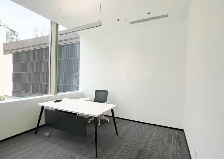 宝安宝华地铁口，甲级写字楼整层办公室2000平，带办公家具5