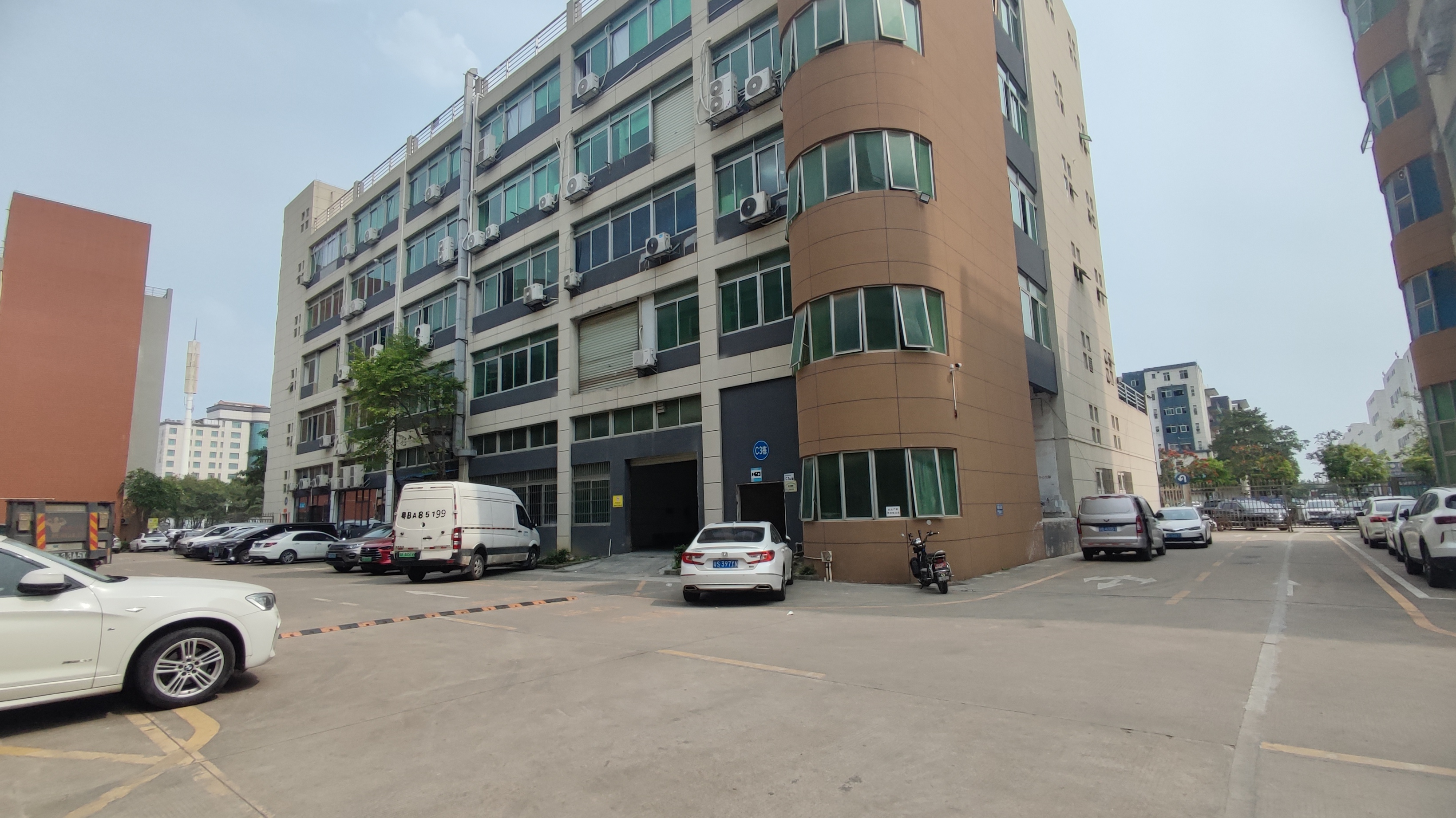 福永新和原房东厂房一楼400平方厂房仓库超大空地低价出租