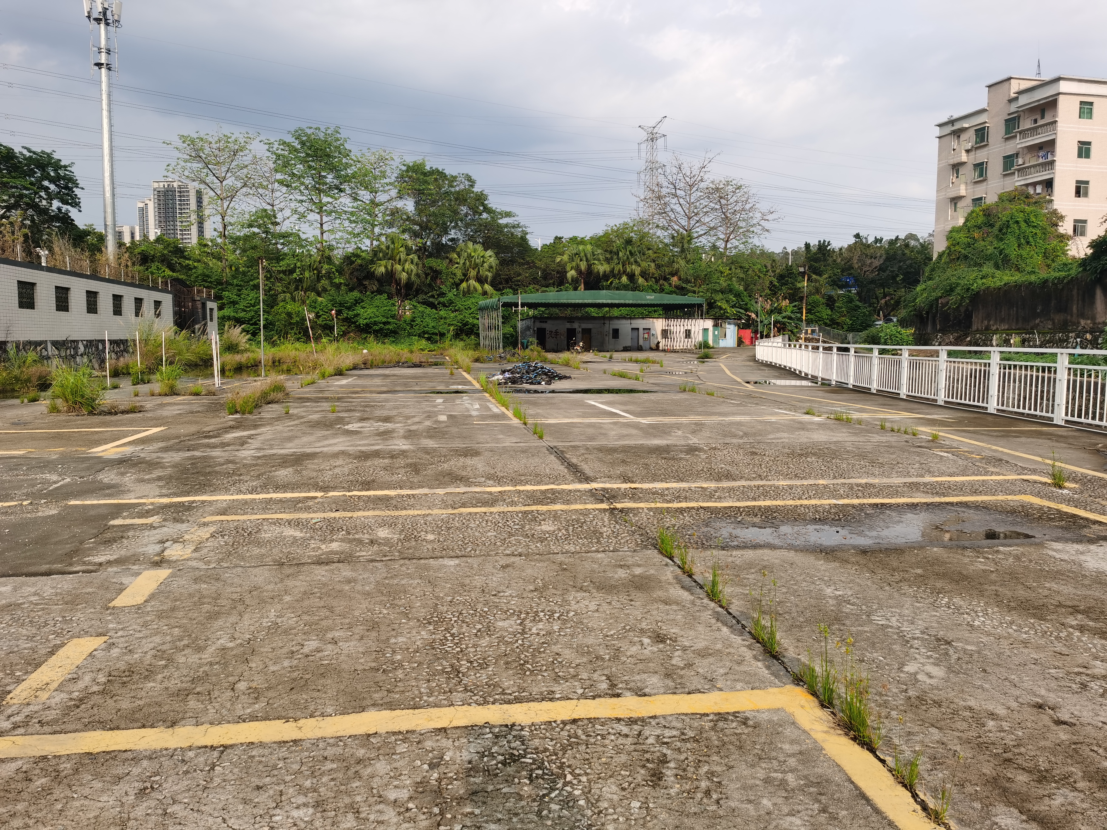 松岗硬化空地6000平方出租现成驾校5