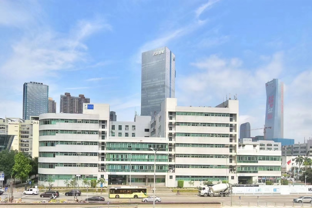 深圳南山科技园科苑南临大街多地铁口一楼，可立面玻璃展示。