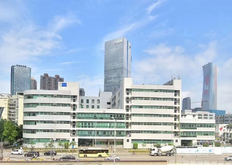深圳南山科技园科苑南临大街多地铁口一楼，可立面玻璃展示。1