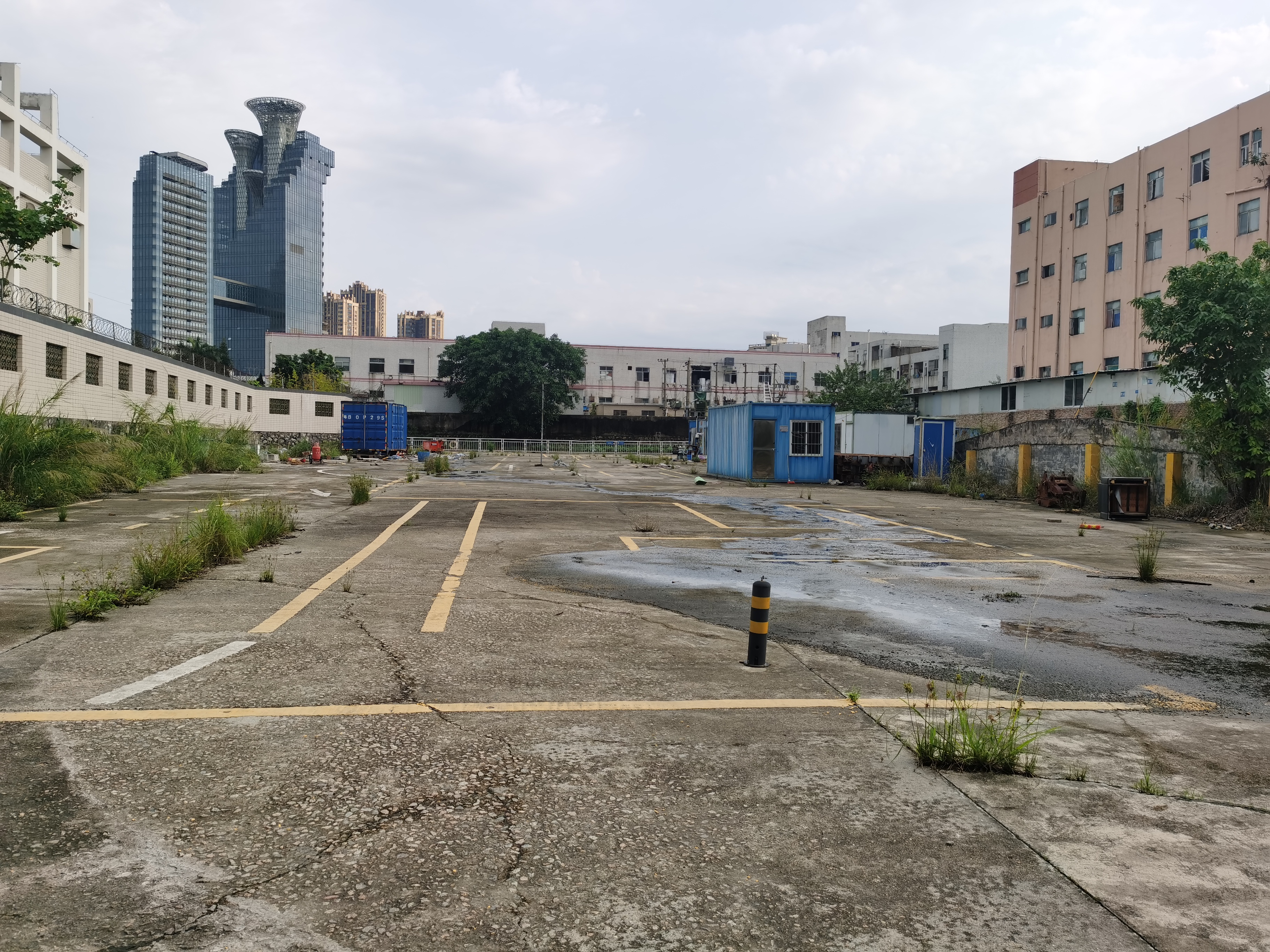 松岗硬化空地6000平方出租现成驾校1