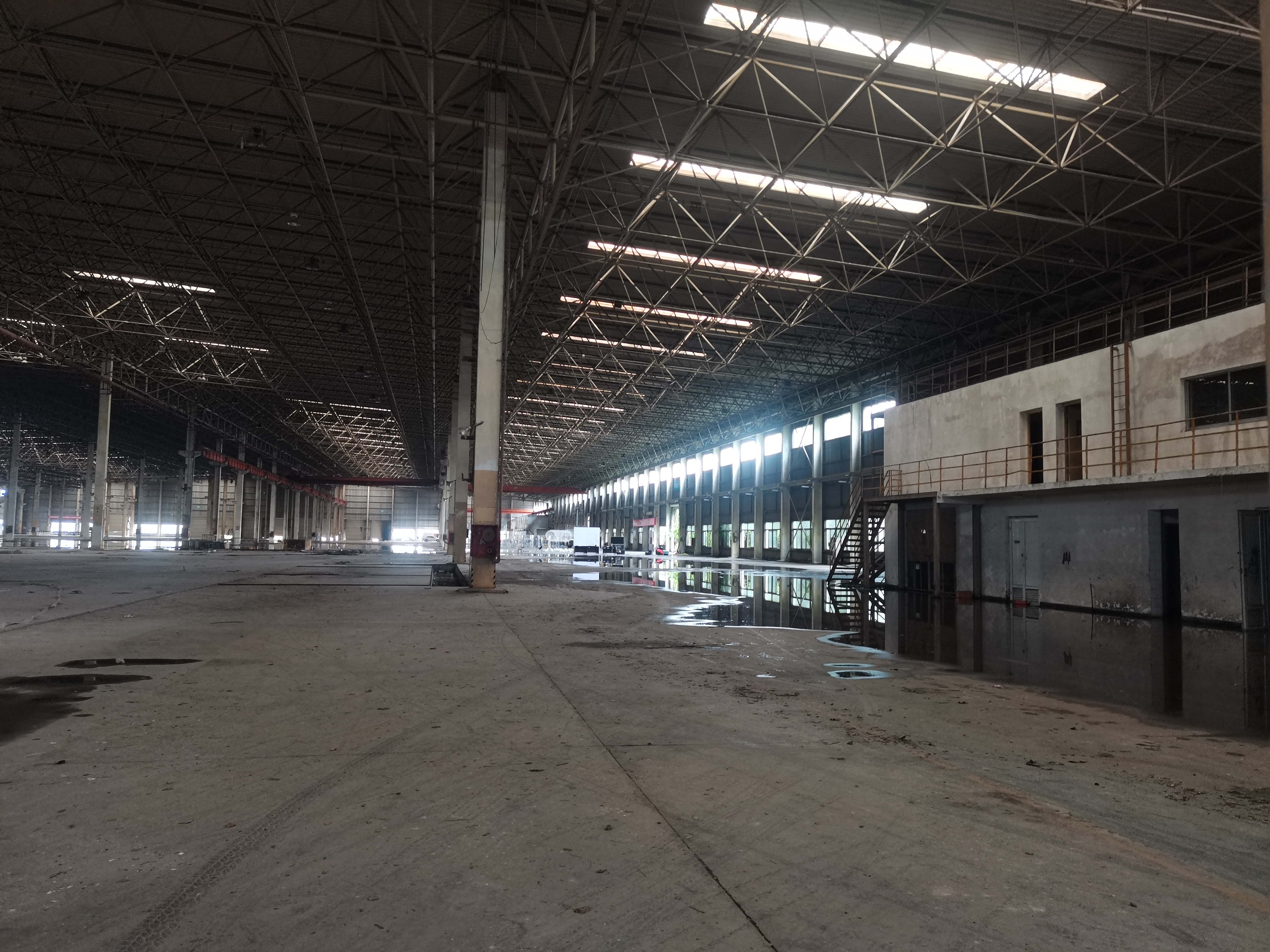 独门独院钢结构厂房，适合物流仓库，重加工，设备组装等行业。
