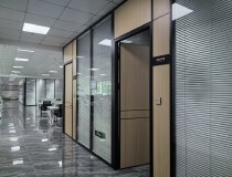 坪山大工业区精装修标准厂房成办公室，200平方。