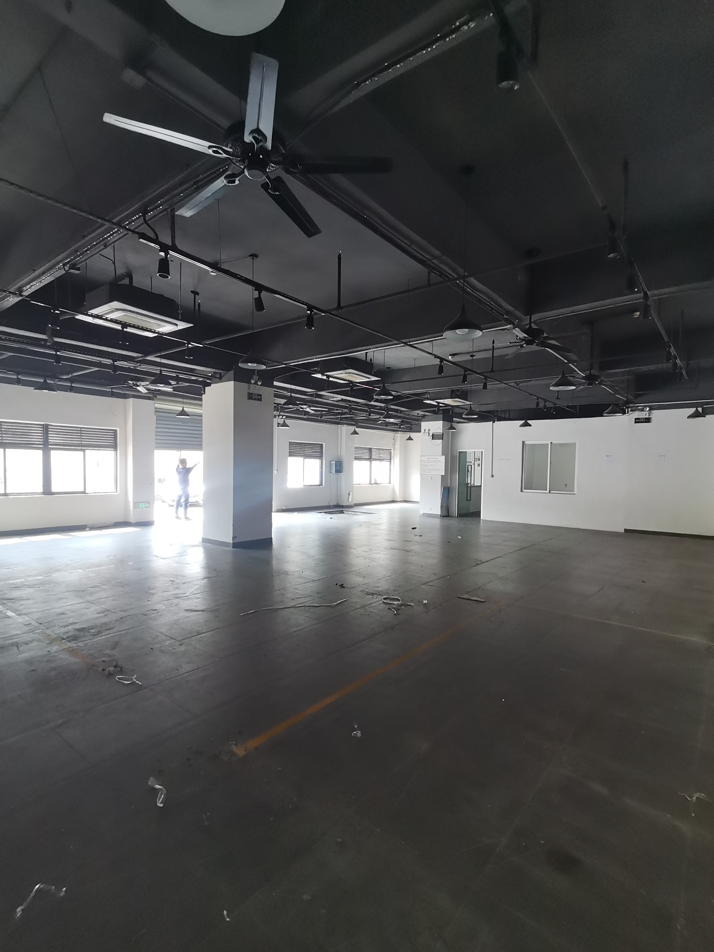 沙井西环路一楼400平精装修物流仓库有2间办公室