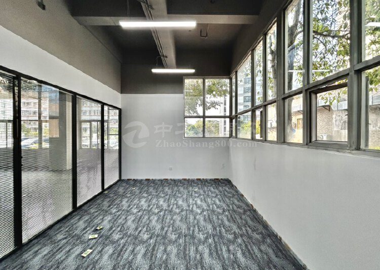 展厅办公首选科技园麻雀岭工业区新装500平一楼层高4.5米9