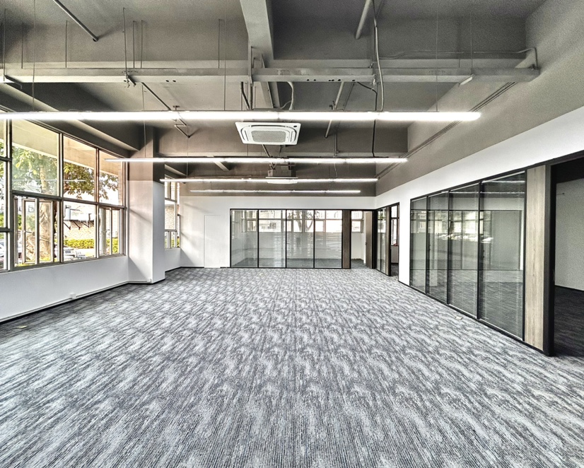 展厅办公首选科技园麻雀岭工业区新装500平一楼层高4.5米
