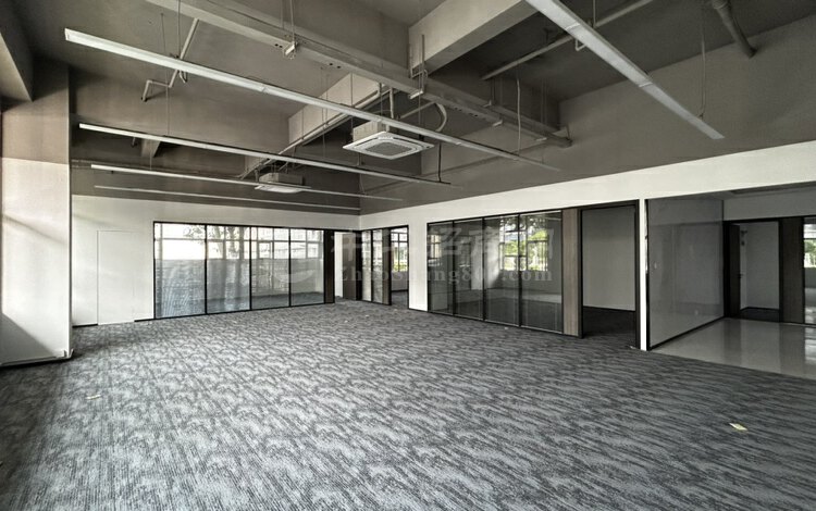 展厅办公首选科技园麻雀岭工业区新装500平一楼层高4.5米4