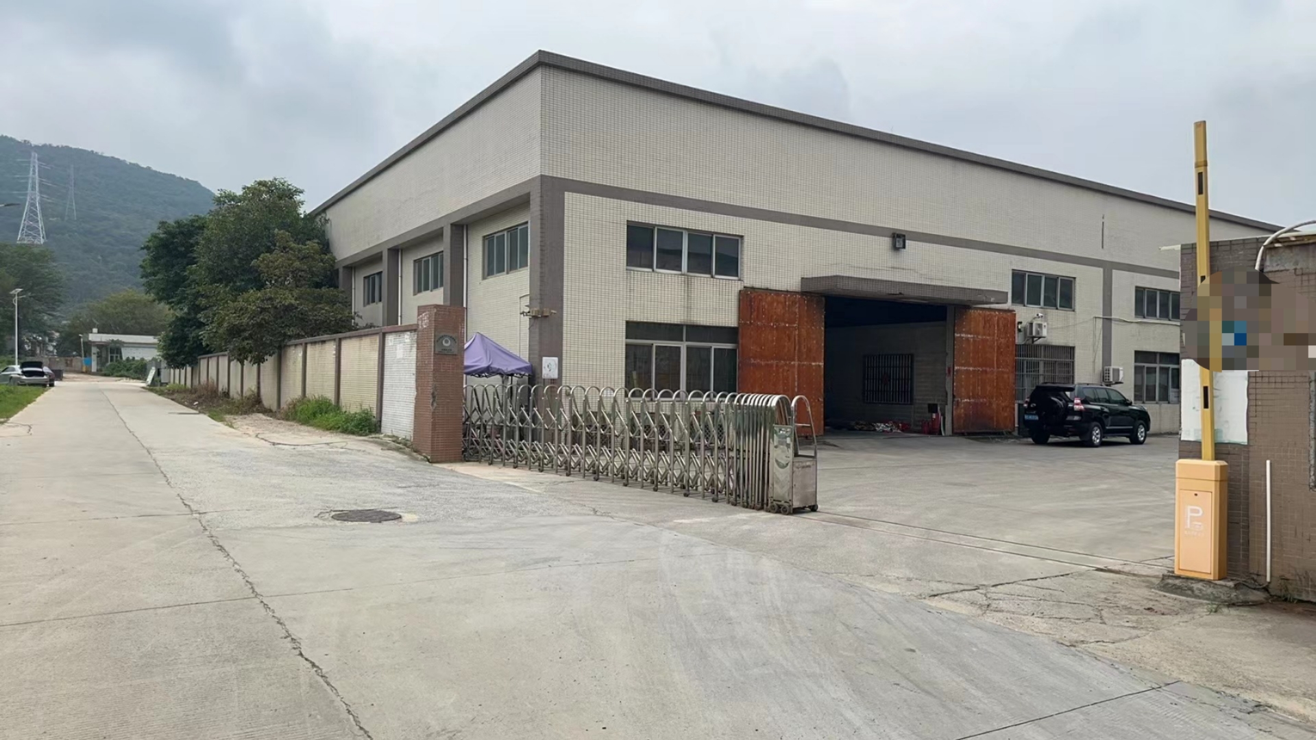 大岭山镇厚大路附近原房东独院砖墙到顶钢结构厂房出租 大岭山镇厚大路附近原房东独院砖墙到顶钢结构厂房出租