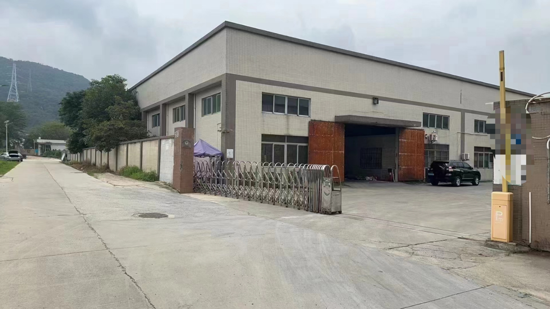 大岭山镇厚大路附近原房东独院砖墙到顶钢结构厂房出租 大岭山镇厚大路附近原房东独院砖墙到顶钢结构厂房出租