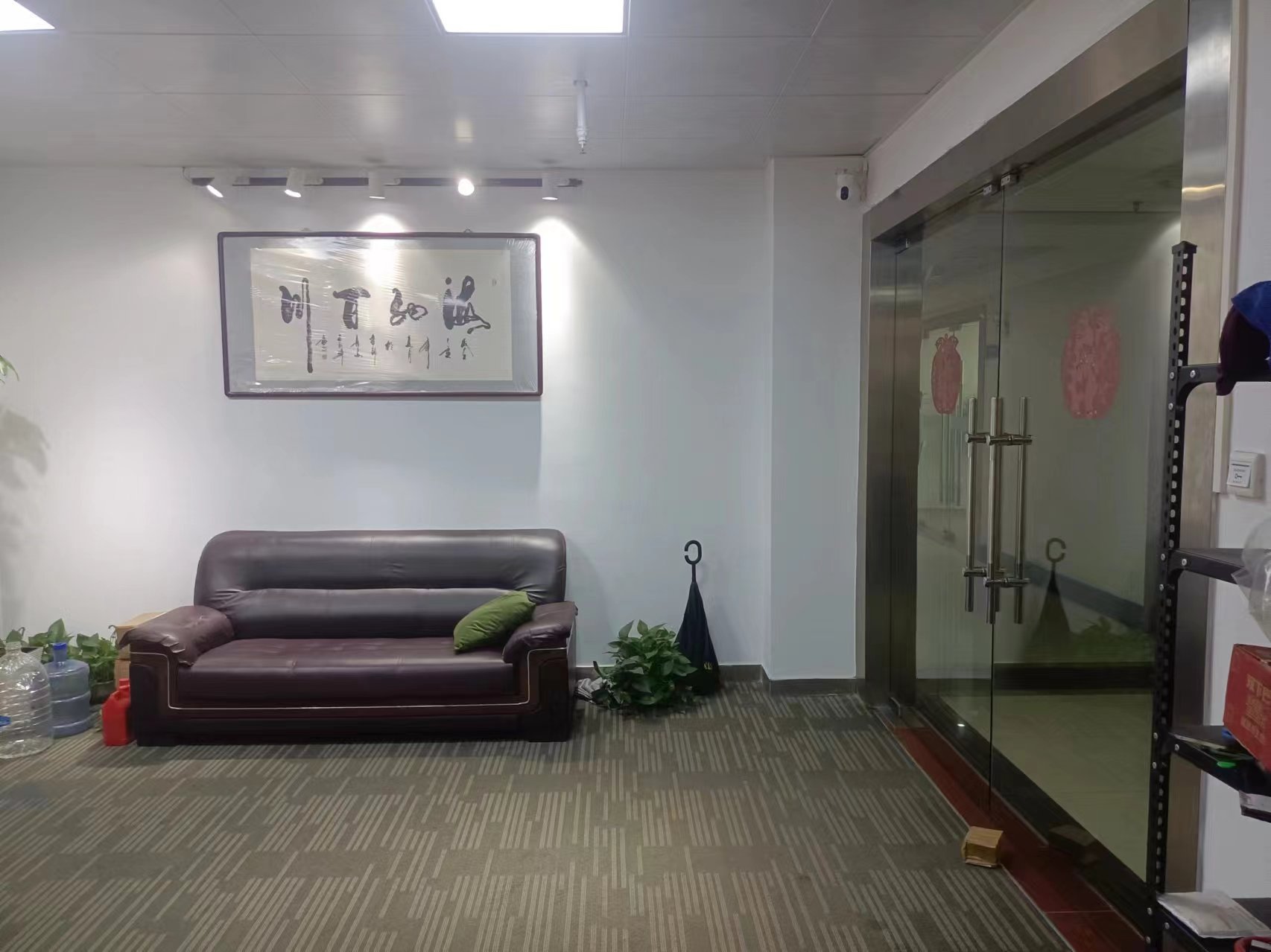 番禺天安科技园现成装修390方办公室出租。