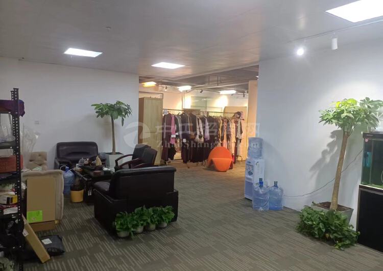 番禺天安科技园现成装修390方办公室出租。6