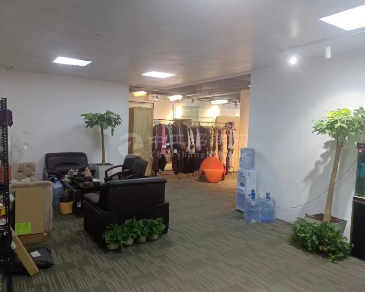番禺天安科技园现成装修390方办公室出租。