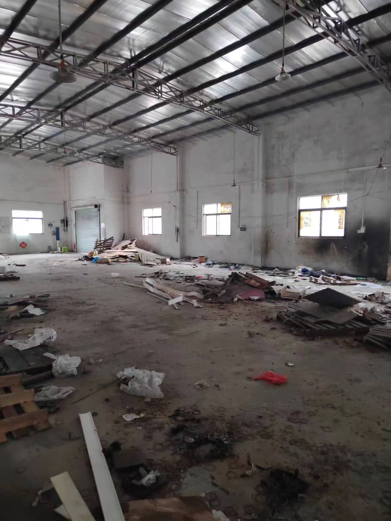 陈江镇荷塘村钢构厂房一楼420平出租适合仓库小加工等行业。