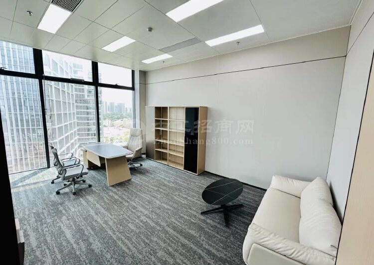 平湖金融基地楼上办公室80平方起租，精装办公室2