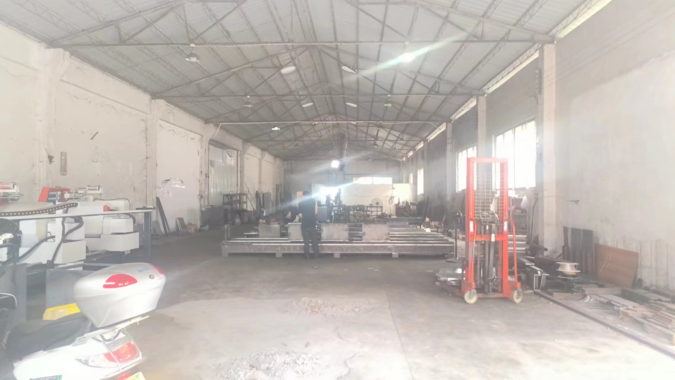伦教霞石工业区新出大马路边单一层厂房，适合加工仓库。