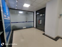 深圳公明新出6楼350平办公室6加1格局合同3年起